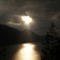 En solgløtt presser seg igjennom skydekket i Lysefjorden i Rogaland. Vakker solnedgang, skriver fotograf Leif Øyvind J. Kløv.