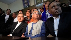 Muhammad Yunus etter rettsak (Foto: ANDREW BIRAJ/Reuters)