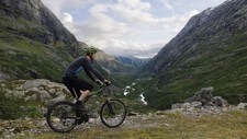 Terrengsykling i fjellet (Foto: Tone Bjordam/Den Norske Turistforening)