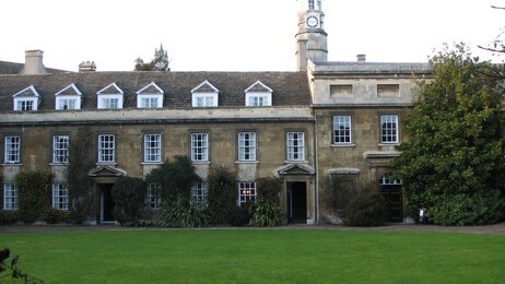 Christs Gollege Cambridge Inng til kapellet (Foto: Ivar Grydeland/NRK) Christs Gollege Cambridge Inng til kapellet (Foto: Ivar Grydeland/NRK)