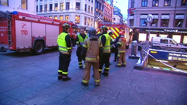 Full stans på T-banen etter kabelbrann. (Foto: NRK) Full stans på T-banen etter kabelbrann. (Foto: NRK)