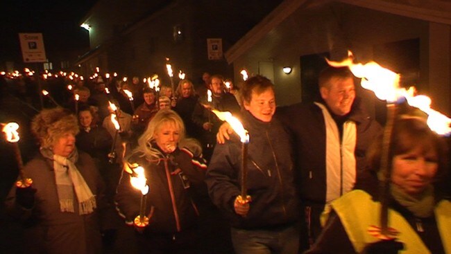 Fakkeltog (Foto: Odd Rømteland/NRK) Fakkeltog (Foto: Odd Rømteland/NRK)