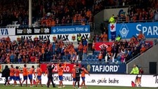 Aalesund-spillerne jubler foran egne fans etter 5-0-seier over Tirana (Foto: Ekornesvåg, Svein Ove/NTB scanpix) Aalesund-spillerne jubler foran egne fans etter 5-0-seier over Tirana (Foto: Ekornesvåg, Svein Ove/NTB scanpix)