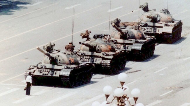 Den himmelske freds plass, 4 juni 1989. (Foto: JEFF WIDENER, AP/ap) Den himmelske freds plass, 4 juni 1989. (Foto: JEFF WIDENER, AP/ap)