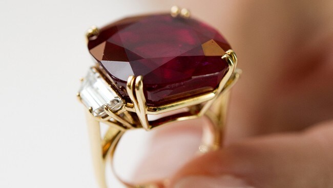SWITZERLAND-SALE-JEWELLERY-SAFRA (Foto: FABRICE COFFRINI/Afp) SWITZERLAND-SALE-JEWELLERY-SAFRA (Foto: FABRICE COFFRINI/Afp)