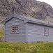 Reinaskorsbu ligger i høyfjellslandskap ovenfor Tyssedal i Hardanger.