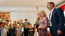 Barne- og likestillingsminister Anniken Huitfeldt og kunnskapsminister Bård Vegar Solhjell. (Foto: Åserud, Lise/SCANPIX) Barne- og likestillingsminister Anniken Huitfeldt og kunnskapsminister Bård Vegar Solhjell. (Foto: Åserud, Lise/SCANPIX)