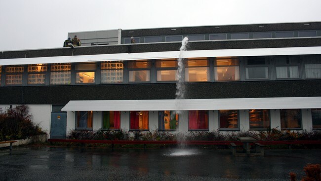 Vann på taket, Høyland ungdomsskole (Foto:Ronny Hjertås)