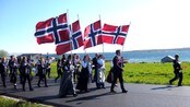 17. mai på Frøya (Foto: Jan Otto Fredagsvik) 17. mai på Frøya (Foto: Jan Otto Fredagsvik)