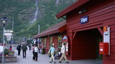 Stadig fleire passasjerar til og frå Flåm (Foto: NRK, Picasa 2.0) Stadig fleire passasjerar til og frå Flåm (Foto: NRK, Picasa 2.0)