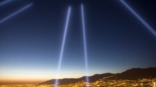Laserstråler (Foto: MORTEZA NIKOUBAZL/REUTERS)