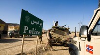 Norske ISAF soldater fra PRT Meymaneh på oppdrag i landsbyen Juma Bazar i Faryab-provinsen (Foto: Heiko Junge/Scanpix) Norske ISAF soldater fra PRT Meymaneh på oppdrag i landsbyen Juma Bazar i Faryab-provinsen (Foto: Heiko Junge/Scanpix)