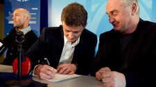 Ole Gunnar Solskjær styreleder Erik Berg (Foto: Junge, Heiko/Scanpix) Ole Gunnar Solskjær styreleder Erik Berg (Foto: Junge, Heiko/Scanpix)