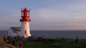 Vær på Lindesnes - Vakker solnedgang til full orkan på Lindesnes fyr. Og ekstreme værmeldinger trekker masse besøkende til fyret - for å oppleve været og naturens krefter på kroppen.