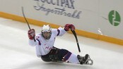 Norge i ledelsen - Audun Bakke gir det norske kjelkehockeylandslaget ledelsen 1-0 over Tsjekkia.