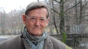 - Hun er modig, sier sexolog og psykiater Haakon Aars om Libe Rieber-Mohn - Sexolog og psykiater Haakon Aars mener Libe Rieber-Mohn er modig som forteller åpent om overgrep