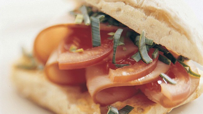 Ciabatta med hamburgerrygg. (Foto: Opplysningskontoret for kjøtt.) Ciabatta med hamburgerrygg. (Foto: Opplysningskontoret for kjøtt.)