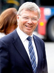 Kjell Magne Bondevik (Foto: Kallestad, Gorm/SCANPIX) Kjell Magne Bondevik (Foto: Kallestad, Gorm/SCANPIX)