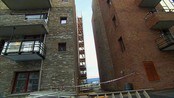 17-åring falt 20 meter ned fra stillas - En 17 år gammel gutt er livstruende skadet etter at han falt ned fra et stillas på Tangen i Kristiansand lørdag kveld.