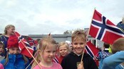 17. mai forberedelser - På Madlamark øvde elevene i dag på å gå i tog