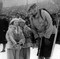 Kronprins Olav med døtrene sine i Holmenkollen 1939. Prinsesse Ragnhild til venstre.