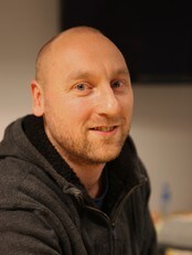 Håkon Havik i Cappelen Damm (Foto: Ana Leticia Sigvartsen/NRK)