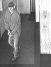 Foto av lommemannen. Teke av eit overvakingskamera. (Foto: Politiet)