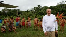 Kongen sammen med Yanomamiene (Foto: Regnskogfondet Norge/ISA Brasil) Kongen sammen med Yanomamiene (Foto: Regnskogfondet Norge/ISA Brasil)