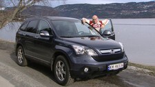 Jan Erik og Honda CRV (Foto: Tor Bergebakken/NRK) Jan Erik og Honda CRV (Foto: Tor Bergebakken/NRK)