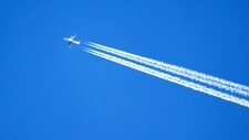 Avgass fra fly (ScanStock)