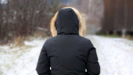 Une femme anonyme raconte l'histoire d'interrogation sur le sexe des Témoins de Jéhovah (Photo: Kristine Hirsti / NRK) En anonym kvinne forteller om sex-avhør i Jehovas vitner (Foto: Kristine Hirsti/NRK)