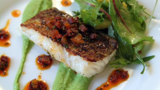 Pannestekt torsk med ertepuré og chorizo