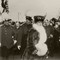 Dronning Maud fulgt av sin svigerfar, kronprins Frederik, og sin bestefar kong Christian IX, ved avreisen med kongeskipet Dannebrog fra København 23. november 1905.
Foto: Det kongelige hoffs fotoarkiv