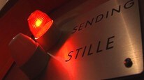 Det er ikke alltid kontroll over spakene og snakketøyet på radioen heller (NRK)