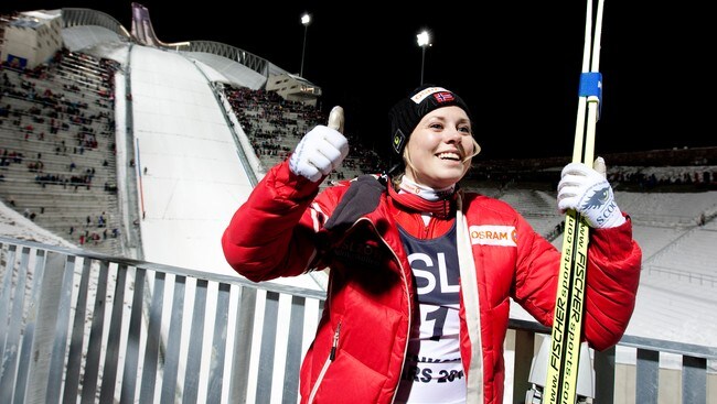 Anette Sagen etter hoppet i nye Holmenkollen (Foto: Gorm Kallestad/Scanpix)