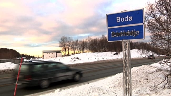 Hærverk på samisk skilt i Bodø