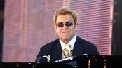 Sir Elton John ble i dårlig humør da han ikke kom seg fram til garderoben på Wembley (Foto: John Stillwell/AP)