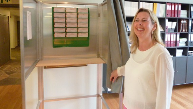 Borgny Danielsen viser frem avlukket hvor du kan starte å stemme allerede fra 1.juni Borgny Danielsen viser frem avlukket hvor du kan starte å stemme allerede fra 1.juni