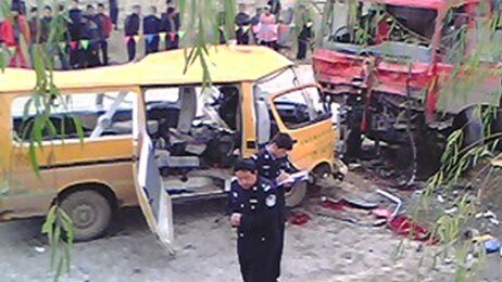 Minibuss i ulykke i Kina (Ap) Minibuss i ulykke i Kina (Ap)