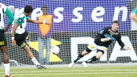 Hønefoss' Paul Obiefule scorer mot Lillestrøm (Foto: Lien, Kyrre/Scanpix)