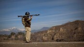 Pakistansk soldat i Bajaur i de stammestyrte områdene (Foto: Adrees Latif/Scanpix/Reuters)