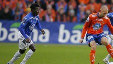 Aalesunds Trond Fredriksen (midten) i duell med Makhtar Thioune (Scanpix) Aalesunds Trond Fredriksen (midten) i duell med Makhtar Thioune (Scanpix)