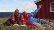 Et friår i Valdres-fjellet - Nok stress. Nok A4-liv. Nok kontor. Ut på tur, tenkte Christin Oldebråten og Bjørn Tjomsland. Sammen med dattera skal de være ute i naturen i et år. Foto og klipp: Arne Sørenes