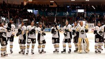 Stavanger Oilers feirer (Foto: Skibstad, Kent/NTB scanpix)