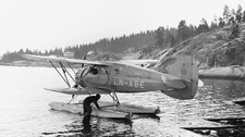 Widerøe-fly på Ingierstrand (Foto: Scanpix/SCANPIX)