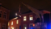 Røykutvikling fra et tak i Trondheim sentrum. (Foto: Henrik Sundgård) Røykutvikling fra et tak i Trondheim sentrum. (Foto: Henrik Sundgård)