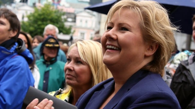 Monica Mæland og Erna Solberg (Foto: Andreas Grimsæth/NRK) Monica Mæland og Erna Solberg (Foto: Andreas Grimsæth/NRK)