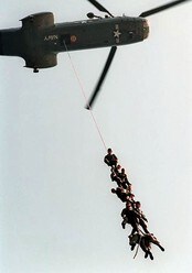 Video Obama møter Navy Seals som drepte bin Laden (Foto: Nyhetsspiller) Video Obama møter Navy Seals som drepte bin Laden (Foto: Nyhetsspiller)