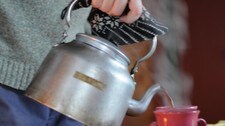 Kaffe på hytta (Foto: Julie Maske/Den Norske Turistforening)