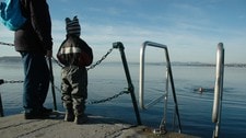 Det er lov å bade sjøl om vannet er kaldt (Foto: Julie Maske/Den Norske Turistforening)